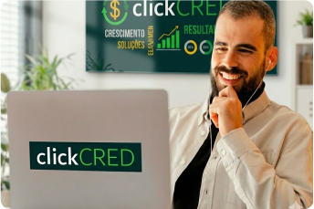 Pessoa usando o clickCRED